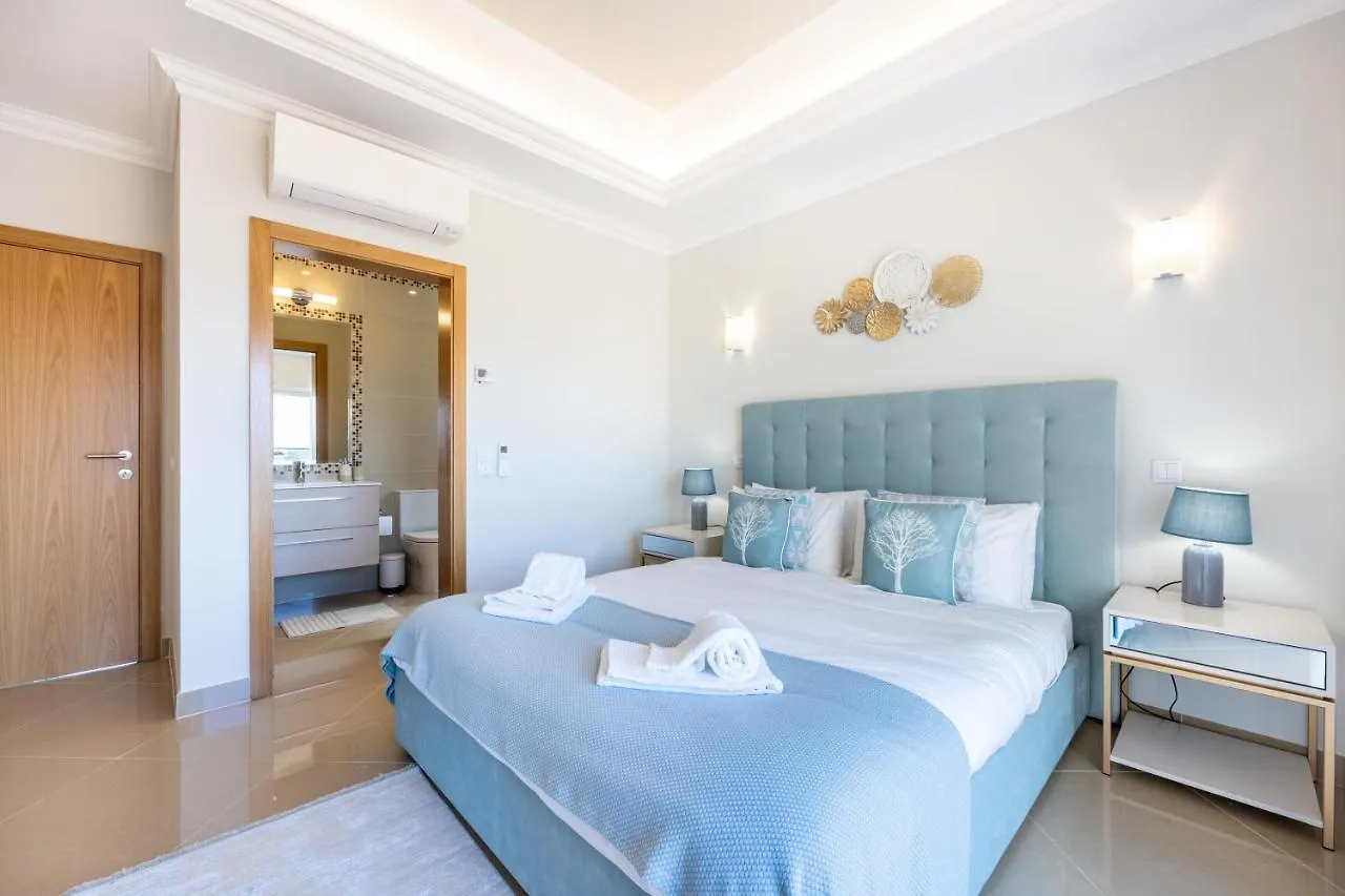 Holiday home Casa Malhotra At Boa Vista Golf Resort, Bayview Village Lagos